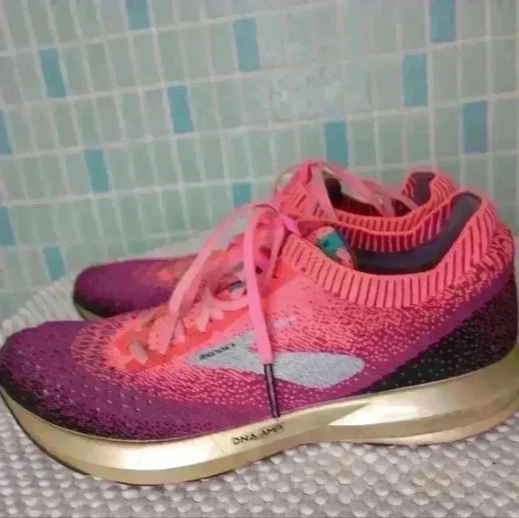 Brooks Women's Levitate 2 Purple/Pink Athletic Running Shoes - Picture 6 of 13